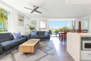 1 Alpha - Lovely and Spacious 3 bed apartment all on one level lift pool air con garden outlook